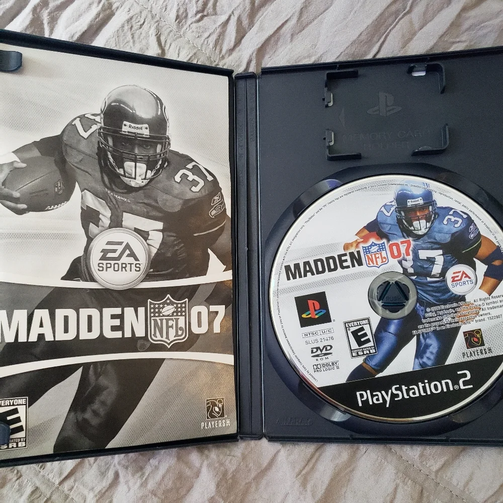 EA Sports Madden NFL 07 for PlayStation 2 - Black